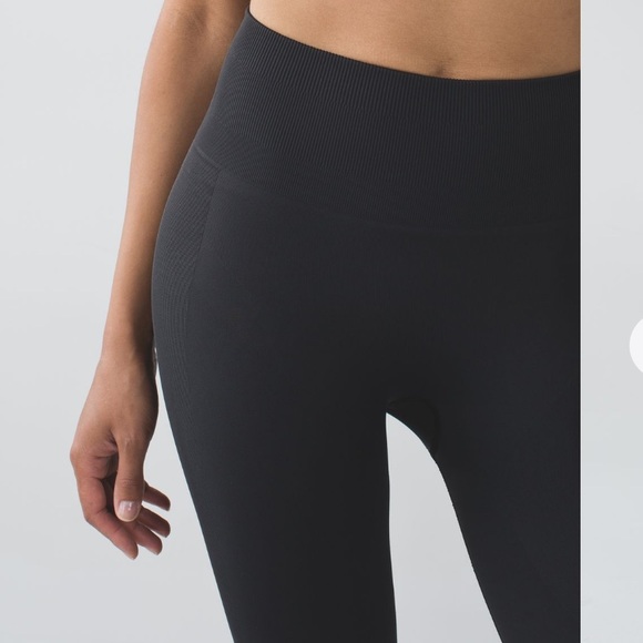 Lululemon Zone In Crop - Picture 2 of 4